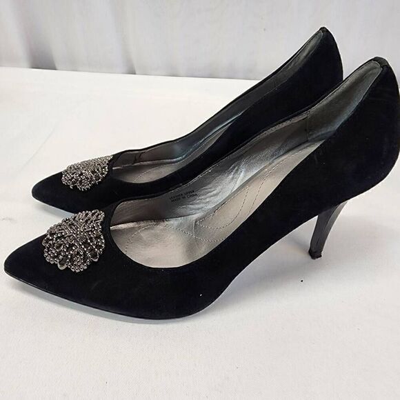 Tahari Accord Black Suede Jewel Pumps Size 7.5 - Picture 6 of 13